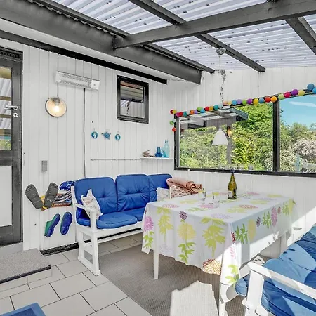 Vakantiehuis Three-bedroom In Rødby