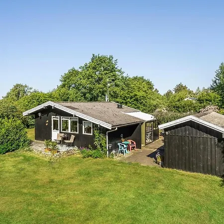 Three-bedroom In Vakantiehuis Rødby