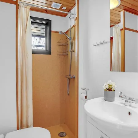 Three-bedroom In Vakantiehuis Rødby